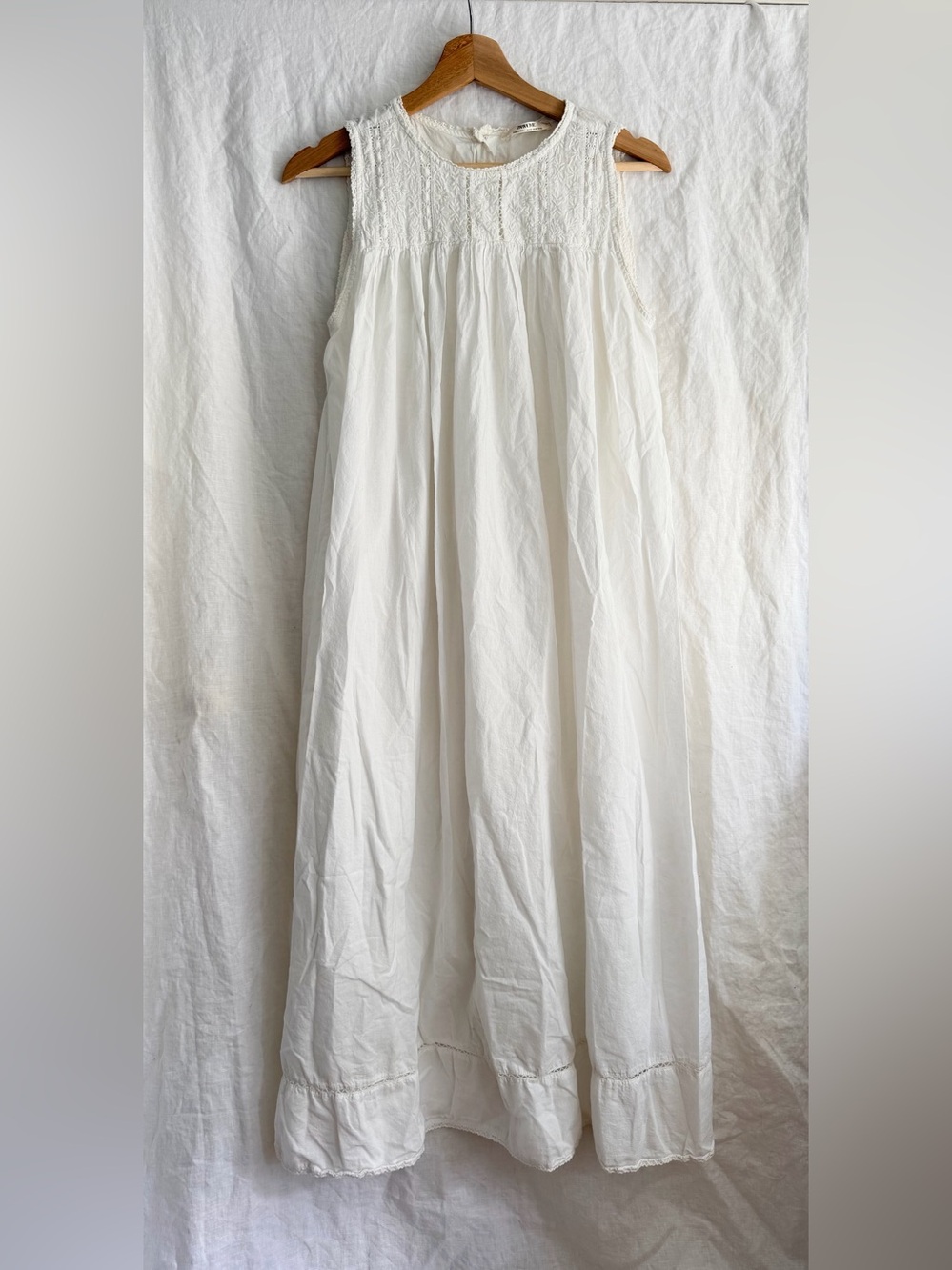 Zara Home White Embroidered Nightgown Women’s Medium